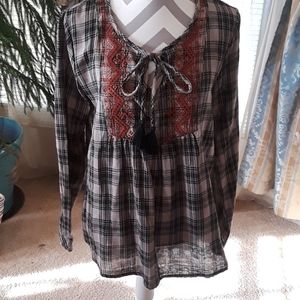 Mystree embroidered top sz M